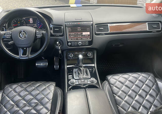 Білий Фольксваген Туарег, об'ємом двигуна 2.97 л та пробігом 250 тис. км за 32500 $, фото 21 на Automoto.ua