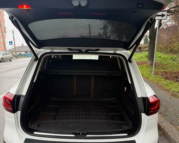 Белый Фольксваген Туарег, объемом двигателя 2.97 л и пробегом 161 тыс. км за 33000 $, фото 31 на Automoto.ua