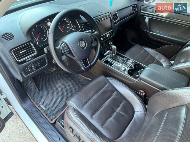 Белый Фольксваген Туарег, объемом двигателя 2.97 л и пробегом 237 тыс. км за 28500 $, фото 36 на Automoto.ua