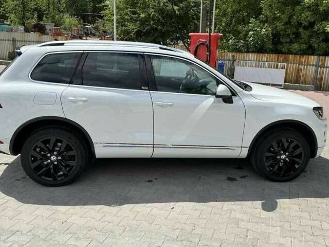 Белый Фольксваген Туарег, объемом двигателя 3 л и пробегом 110 тыс. км за 22000 $, фото 7 на Automoto.ua