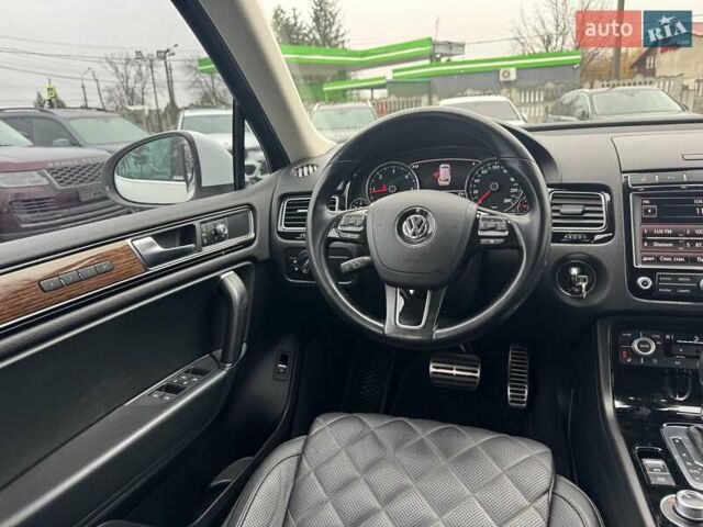 Белый Фольксваген Туарег, объемом двигателя 2.97 л и пробегом 215 тыс. км за 27900 $, фото 30 на Automoto.ua