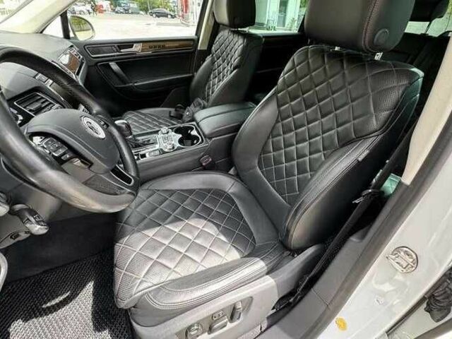 Белый Фольксваген Туарег, объемом двигателя 3 л и пробегом 110 тыс. км за 22000 $, фото 10 на Automoto.ua