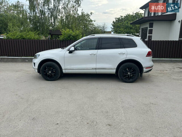 Белый Фольксваген Туарег, объемом двигателя 2.97 л и пробегом 292 тыс. км за 29900 $, фото 1 на Automoto.ua