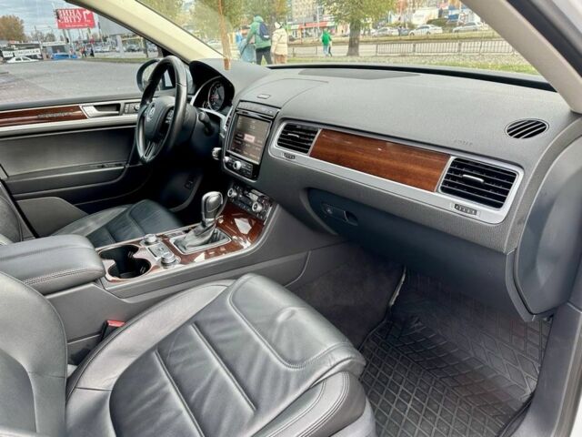 Білий Фольксваген Туарег, об'ємом двигуна 3 л та пробігом 180 тис. км за 29500 $, фото 18 на Automoto.ua