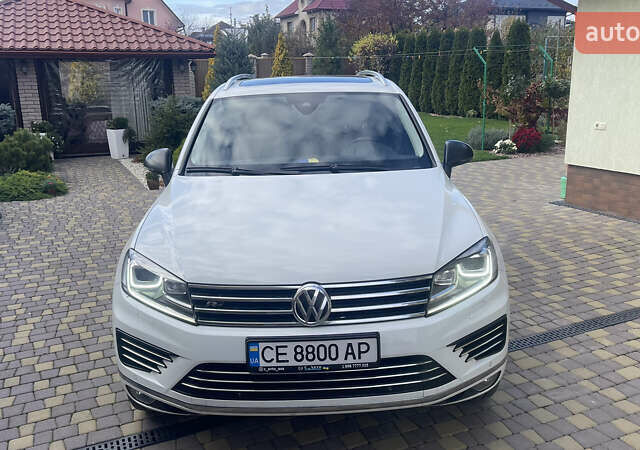 Білий Фольксваген Туарег, об'ємом двигуна 2.97 л та пробігом 250 тис. км за 32500 $, фото 2 на Automoto.ua