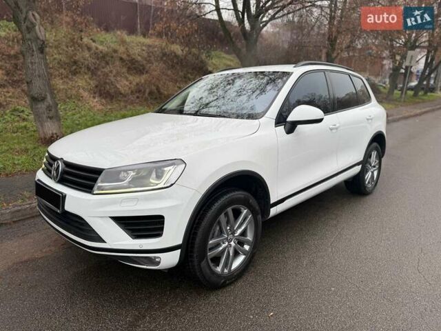 Белый Фольксваген Туарег, объемом двигателя 2.97 л и пробегом 161 тыс. км за 33000 $, фото 8 на Automoto.ua
