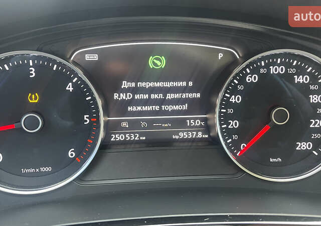 Білий Фольксваген Туарег, об'ємом двигуна 2.97 л та пробігом 250 тис. км за 32500 $, фото 23 на Automoto.ua