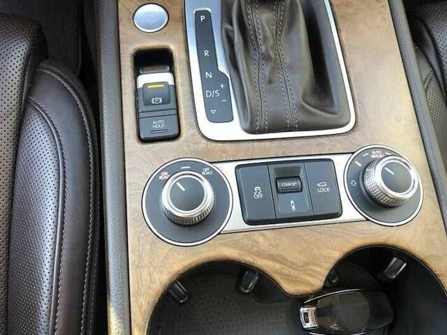 Белый Фольксваген Туарег, объемом двигателя 3 л и пробегом 136 тыс. км за 23000 $, фото 15 на Automoto.ua