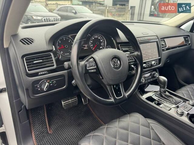 Белый Фольксваген Туарег, объемом двигателя 2.97 л и пробегом 215 тыс. км за 27900 $, фото 20 на Automoto.ua