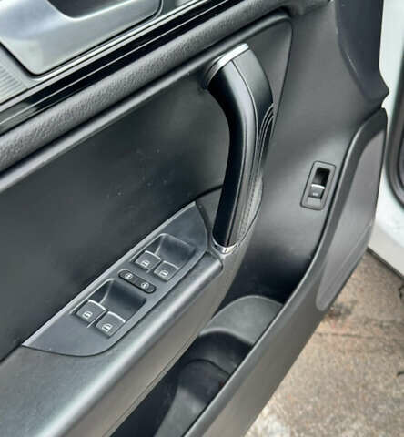 Білий Фольксваген Туарег, об'ємом двигуна 3 л та пробігом 192 тис. км за 31000 $, фото 20 на Automoto.ua