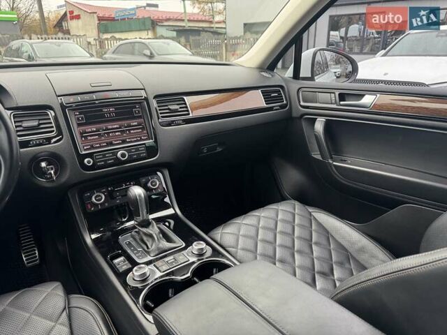 Белый Фольксваген Туарег, объемом двигателя 2.97 л и пробегом 215 тыс. км за 27900 $, фото 28 на Automoto.ua