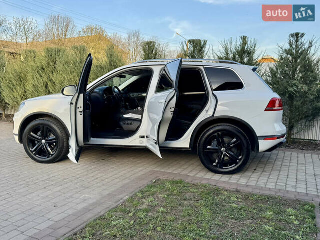 Білий Фольксваген Туарег, об'ємом двигуна 3 л та пробігом 229 тис. км за 32600 $, фото 25 на Automoto.ua