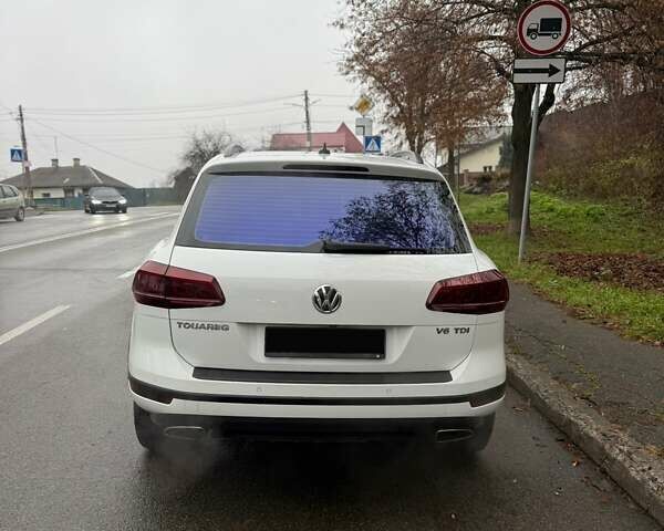 Белый Фольксваген Туарег, объемом двигателя 2.97 л и пробегом 161 тыс. км за 33000 $, фото 12 на Automoto.ua