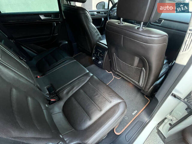 Белый Фольксваген Туарег, объемом двигателя 2.97 л и пробегом 237 тыс. км за 28500 $, фото 39 на Automoto.ua