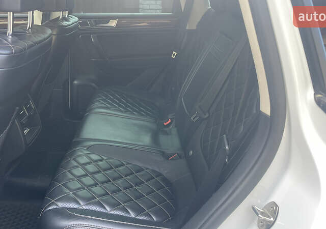 Білий Фольксваген Туарег, об'ємом двигуна 2.97 л та пробігом 250 тис. км за 32500 $, фото 25 на Automoto.ua