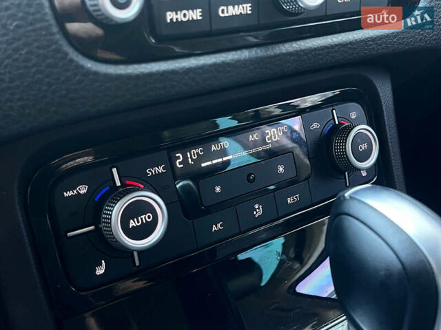 Белый Фольксваген Туарег, объемом двигателя 2.97 л и пробегом 237 тыс. км за 28500 $, фото 29 на Automoto.ua