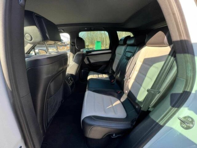 Белый Фольксваген Туарег, объемом двигателя 3 л и пробегом 66 тыс. км за 10000 $, фото 10 на Automoto.ua