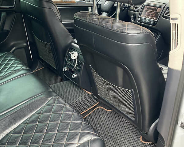 Білий Фольксваген Туарег, об'ємом двигуна 3 л та пробігом 215 тис. км за 28999 $, фото 7 на Automoto.ua