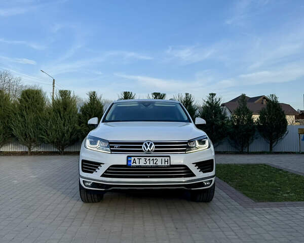 Білий Фольксваген Туарег, об'ємом двигуна 3 л та пробігом 229 тис. км за 32600 $, фото 1 на Automoto.ua