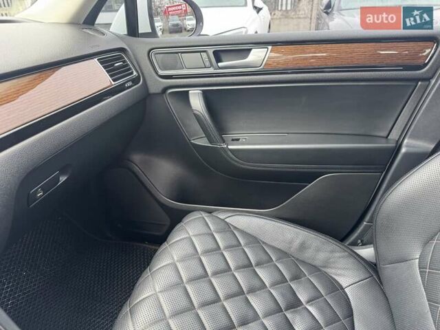 Белый Фольксваген Туарег, объемом двигателя 2.97 л и пробегом 215 тыс. км за 27900 $, фото 79 на Automoto.ua