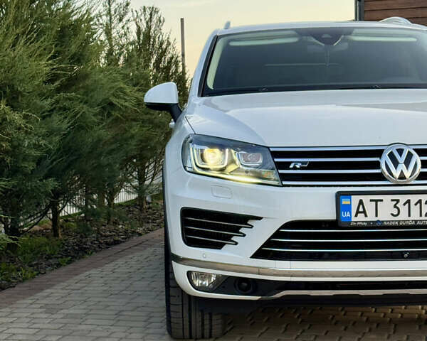 Білий Фольксваген Туарег, об'ємом двигуна 3 л та пробігом 229 тис. км за 32600 $, фото 24 на Automoto.ua