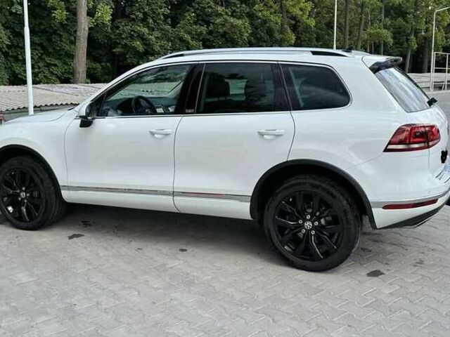 Белый Фольксваген Туарег, объемом двигателя 3 л и пробегом 110 тыс. км за 22000 $, фото 4 на Automoto.ua