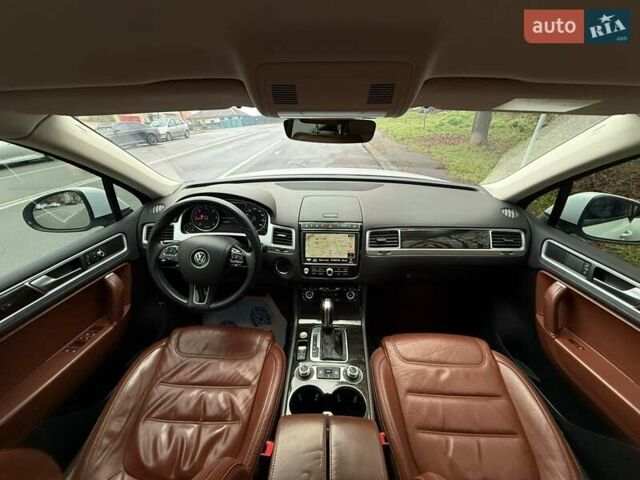 Белый Фольксваген Туарег, объемом двигателя 2.97 л и пробегом 161 тыс. км за 33000 $, фото 23 на Automoto.ua