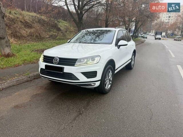 Белый Фольксваген Туарег, объемом двигателя 2.97 л и пробегом 161 тыс. км за 33000 $, фото 9 на Automoto.ua