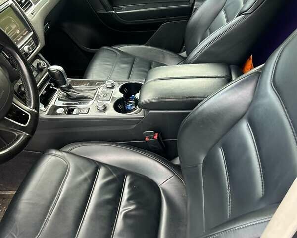 Белый Фольксваген Туарег, объемом двигателя 2.97 л и пробегом 292 тыс. км за 29900 $, фото 5 на Automoto.ua