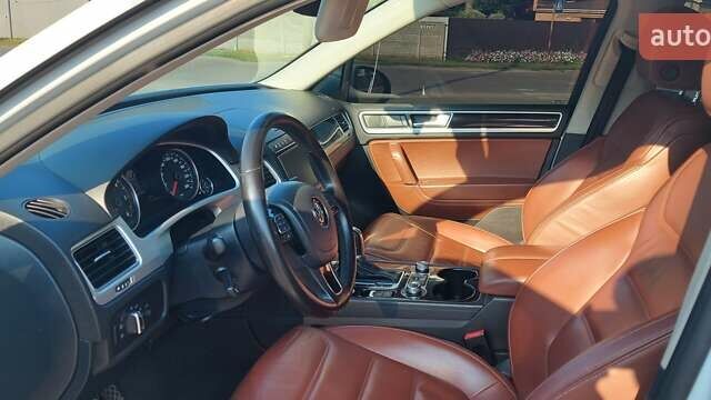 Белый Фольксваген Туарег, объемом двигателя 3 л и пробегом 103 тыс. км за 27500 $, фото 6 на Automoto.ua