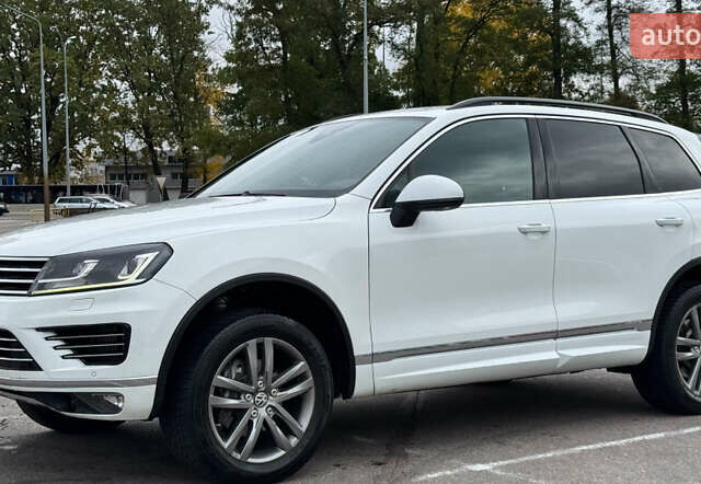 Білий Фольксваген Туарег, об'ємом двигуна 3 л та пробігом 192 тис. км за 31000 $, фото 2 на Automoto.ua