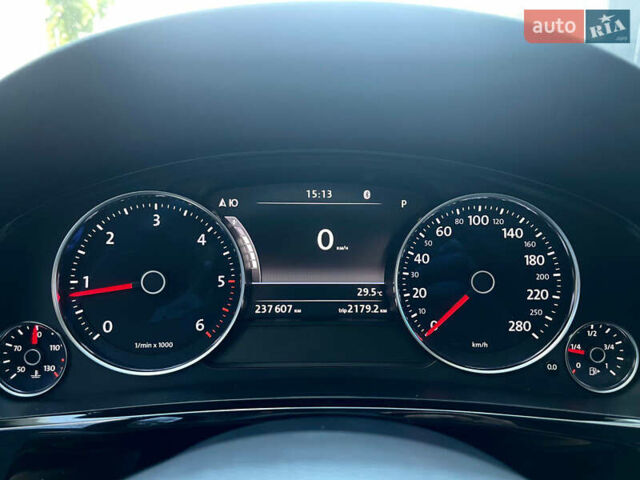 Белый Фольксваген Туарег, объемом двигателя 2.97 л и пробегом 237 тыс. км за 28500 $, фото 30 на Automoto.ua