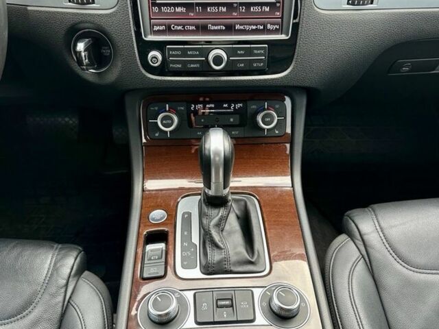 Білий Фольксваген Туарег, об'ємом двигуна 3 л та пробігом 180 тис. км за 29500 $, фото 17 на Automoto.ua