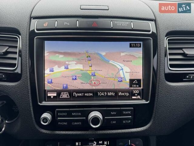 Белый Фольксваген Туарег, объемом двигателя 2.97 л и пробегом 215 тыс. км за 27900 $, фото 13 на Automoto.ua