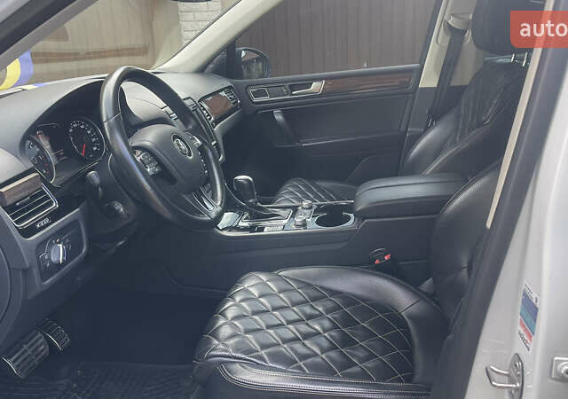 Білий Фольксваген Туарег, об'ємом двигуна 2.97 л та пробігом 250 тис. км за 32500 $, фото 30 на Automoto.ua