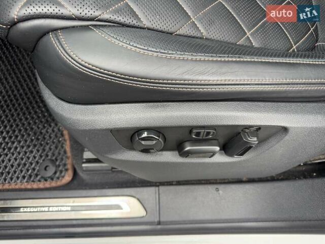 Белый Фольксваген Туарег, объемом двигателя 2.97 л и пробегом 215 тыс. км за 27900 $, фото 18 на Automoto.ua