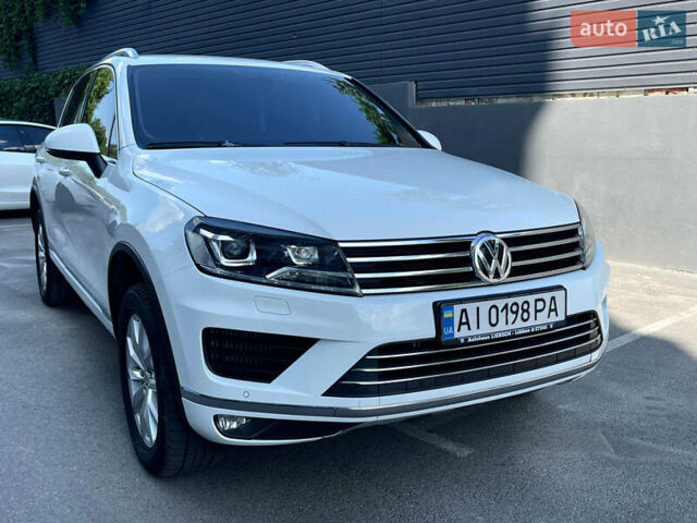 Белый Фольксваген Туарег, объемом двигателя 2.97 л и пробегом 237 тыс. км за 28500 $, фото 25 на Automoto.ua