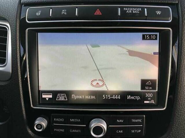 Белый Фольксваген Туарег, объемом двигателя 3 л и пробегом 136 тыс. км за 23000 $, фото 14 на Automoto.ua