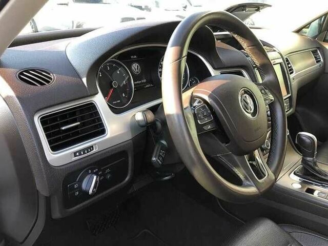 Белый Фольксваген Туарег, объемом двигателя 3 л и пробегом 136 тыс. км за 23000 $, фото 10 на Automoto.ua