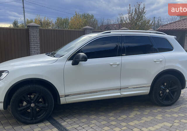 Білий Фольксваген Туарег, об'ємом двигуна 2.97 л та пробігом 250 тис. км за 32500 $, фото 3 на Automoto.ua