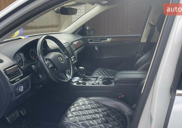 Білий Фольксваген Туарег, об'ємом двигуна 2.97 л та пробігом 250 тис. км за 32500 $, фото 20 на Automoto.ua