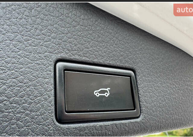 Білий Фольксваген Туарег, об'ємом двигуна 3 л та пробігом 192 тис. км за 31000 $, фото 32 на Automoto.ua