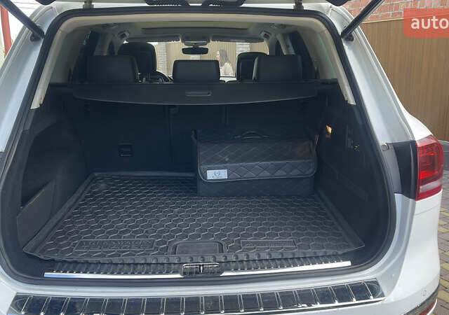 Білий Фольксваген Туарег, об'ємом двигуна 2.97 л та пробігом 250 тис. км за 32500 $, фото 28 на Automoto.ua