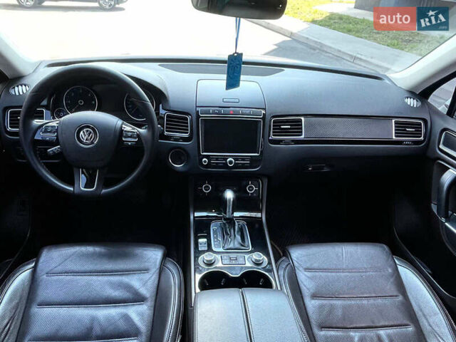Белый Фольксваген Туарег, объемом двигателя 2.97 л и пробегом 237 тыс. км за 28500 $, фото 14 на Automoto.ua