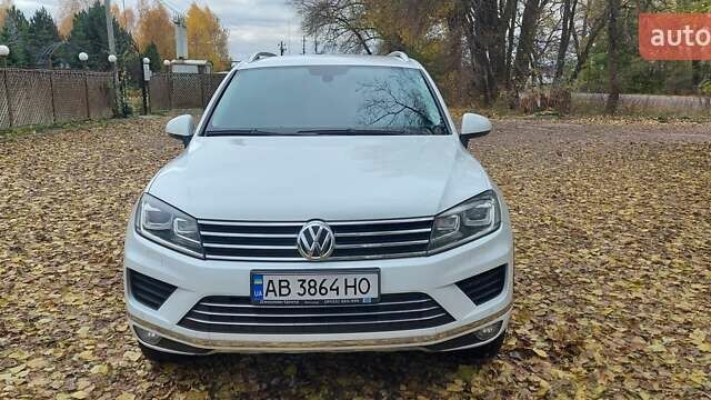 Белый Фольксваген Туарег, объемом двигателя 3 л и пробегом 103 тыс. км за 27500 $, фото 1 на Automoto.ua