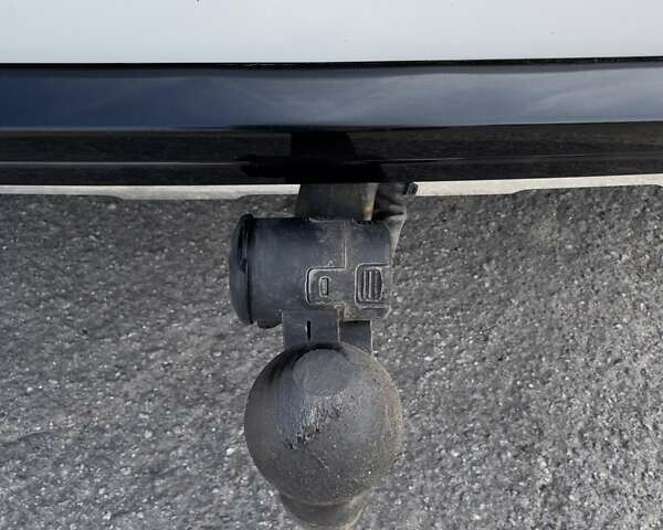 Белый Фольксваген Туарег, объемом двигателя 2.97 л и пробегом 185 тыс. км за 33500 $, фото 4 на Automoto.ua