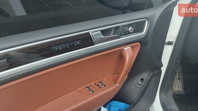 Белый Фольксваген Туарег, объемом двигателя 3 л и пробегом 103 тыс. км за 27500 $, фото 8 на Automoto.ua