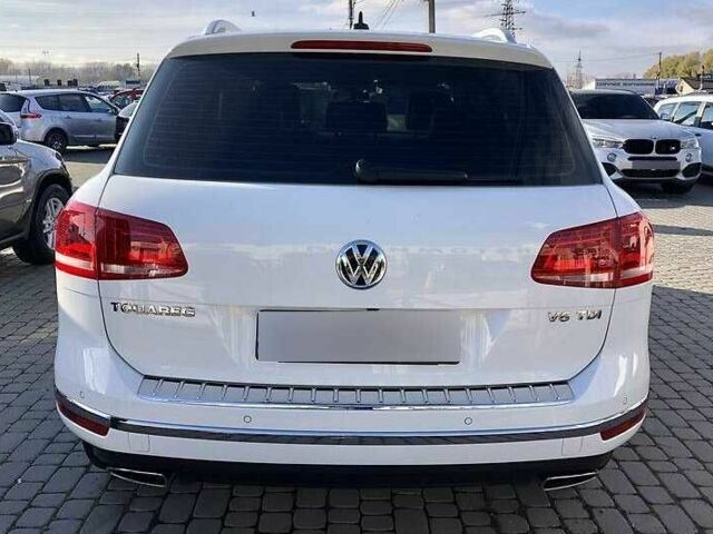 Белый Фольксваген Туарег, объемом двигателя 3 л и пробегом 136 тыс. км за 23000 $, фото 5 на Automoto.ua