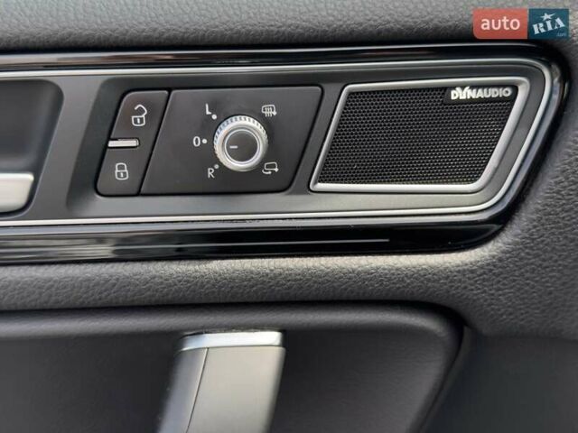 Белый Фольксваген Туарег, объемом двигателя 2.97 л и пробегом 185 тыс. км за 33500 $, фото 9 на Automoto.ua