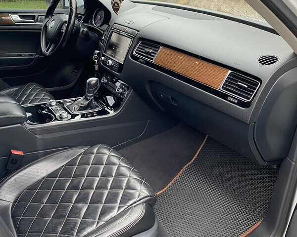 Білий Фольксваген Туарег, об'ємом двигуна 3 л та пробігом 215 тис. км за 28999 $, фото 4 на Automoto.ua